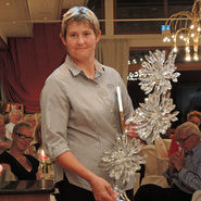 Anette Bähr - Weingut Nägelsförst mit dem Dollenberg-Pokal © Beate Kierey