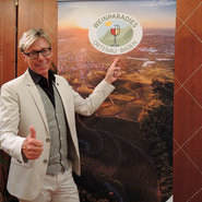 Schwarzwaldbotschafter Hansy Vogt wirbt auch für das Weinparadies Ortenau ©  Beate Kierey