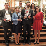 Das Team des Schwarzwald.Wein.Guts Andreas Männle / Durbach mit der Badischen Weinkönigin Sina Erdrich und der Ortenauer Weinprinzessin Nicole Kist (© Beate Kierey)