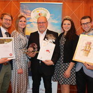 2. Platz: Alde Gott Winzer Schwarzwald eG“ aus Sasbachwalden - rechts: Günter Lehmann / Geschäftsführer, Mitte: Michael Huber / Kellermeister, links: Georg Lorenz (Angelika Neumann)