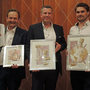 WPO – Riesling-Gala 07.07.2022 : Siegbert Bimmerle(li), Kellermeister Philipp Milke und Jakob Bimmerle

© Beate Kierey