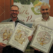Top ten Riesling 2023: Die drei besten trockenen Rieslinge: 1. Platz: Alde Gott Winzer Sasbachwalden (Kellermeister Michael Huber) und Platz 2 und 3: Tobias Köninger vom Weingut Köninger - links . (Beate Kierey)