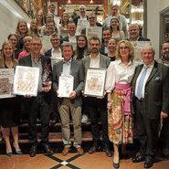 Top Ten Spätburgunder 16.11.23 - Alle Gewinner mit der Hoteliersfamilie Schmiederer (Beate Kierey)