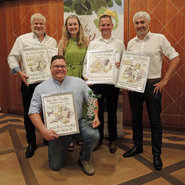 TOP TE Riesling 10. Juli 2024 - Dollenberg - Die Gewinner-Betriebe: Schwarzwald.Wein.Gut. Andreas Männle, Oberkircher Winzer eG mit Martin Bäuerle, Weingut Alexander Laible und Alde Gott Winzer Schwarzwald eg / Sasbachwalden (Michael Huber)  mit der Ortenauer Weinprinzesin Stefanie Bäuerle

(Beate Kierey)