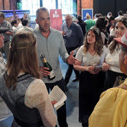 Weinhoheiten führten drei Wein-Spaziergänge durch, hier am Stand des Weinguts Börsig aus Oberkirch (c) Beate Kierey