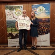 Der dritte Platz der Top Ten Betriebe Riesling belegten die Oberkircher Winzer eG mit Kellermeister Martin Bäuerle und der Ortenauer Weinprinzession Elisa Busam  © Beate Kierey
