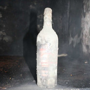Eine Branntweinflasche aus dem Kellerversteck