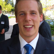 Fabian Kopf - Preisträger des Service-Wettbewerbes an der Landesberufsschule für das Hotel- und Gaststättengewerbe in Villingen - Schwenningen April 2007 Fabian Kopf - Preisträger des Service-Wettbewerbes an der Landesberufsschule für das Hotel- und Gaststättengewerbe in Villingen - Schwenningen April 2007