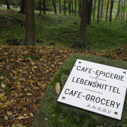 Zerstörte Dörfer -Standort des ehemaligen Lebensmittelgeschäftes mit Café