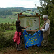 08.05.10 Enthüllung der zweiten Infotafel in Ibach auf dem Gaisberg durch Friederike Tribukait (RP) und Bürgermeister Helmut Kaiser 08.05.10 Enthüllung der zweiten Infotafel in Ibach auf dem Gaisberg durch Friederike Tribukait (RP) und Bürgermeister Helmut Kaiser