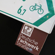 Radwegebeschilderung entlang der Fachwerkstraße