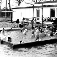 Die Anfänge - das Behelfsschwimmbecken aus dem Jahre 1973-74 Die Anfänge - das Behelfsschwimmbecken aus dem Jahre 1973-74