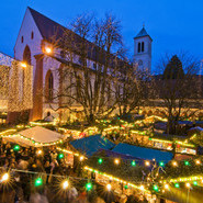 Freiburg: Weihnachtsmarkt / marché de Noel prés de la mairie