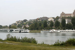 Breisach mit Schiffsanlegestelle