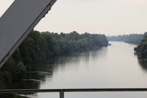 Blick von der Rheinbrücke in Neuenburg nach Süden
