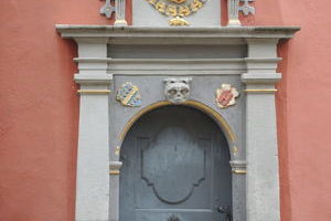 Burkheim - Eingangstüre am Rathaus (Hubert Matt-Willmatt)